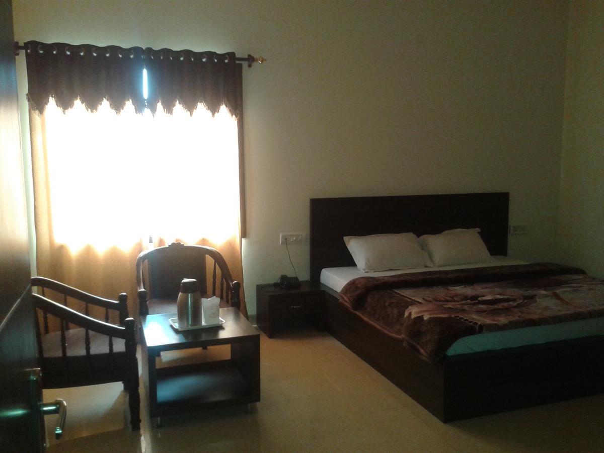 Hotel Milan Palace Amritsar Quarto foto