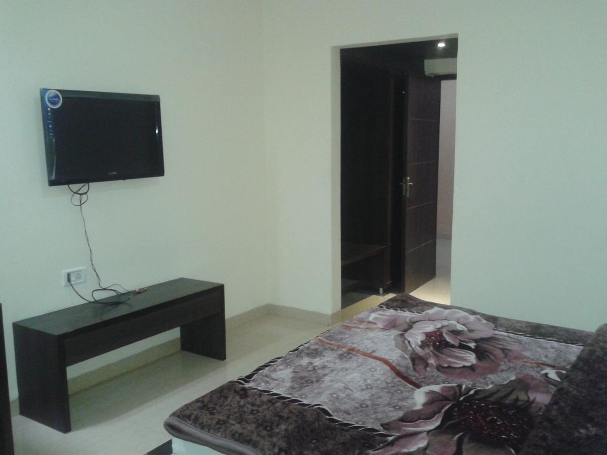 Hotel Milan Palace Amritsar Quarto foto